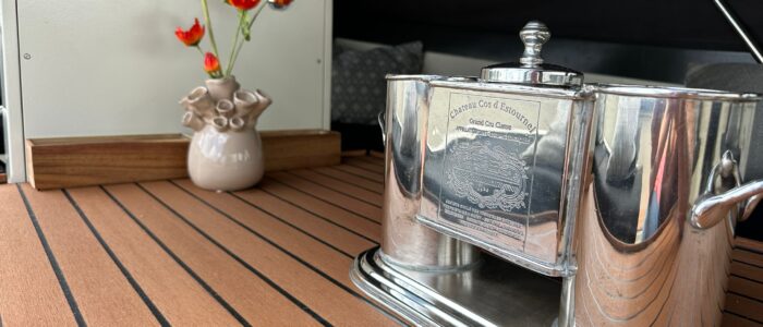 De Wijnsloep tijdens een vaartocht