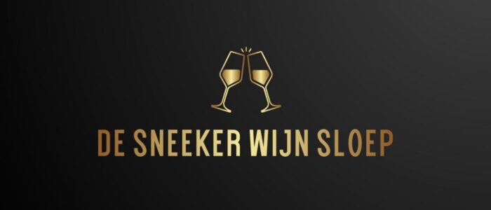 De Sneeker Wijnsloep op het water